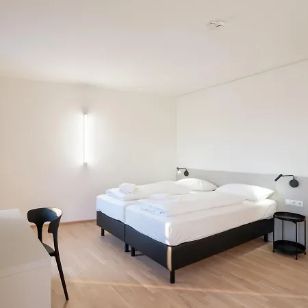 At - Late Arrival Self Check In * グラーツ