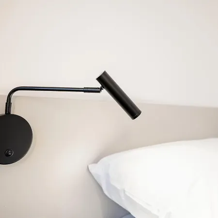 At - Late Arrival Self Check In * グラーツ