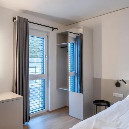 At - Late Arrival Self Check In ホテル *