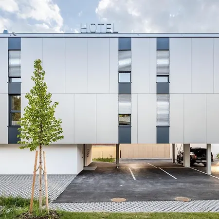 At - Late Arrival Self Check In ホテル