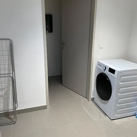 At - Late Arrival Self Check In * グラーツ