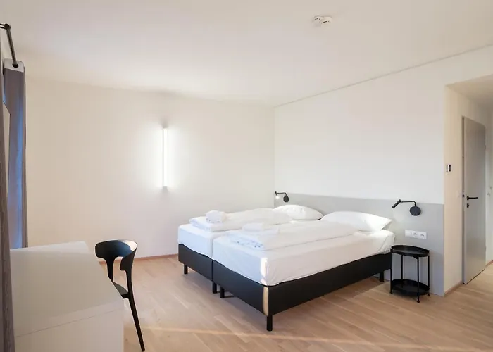 At - Late Arrival Self Check In * غراتس