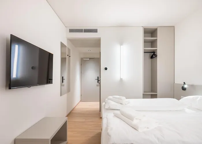 At - Late Arrival Self Check In Hotel *